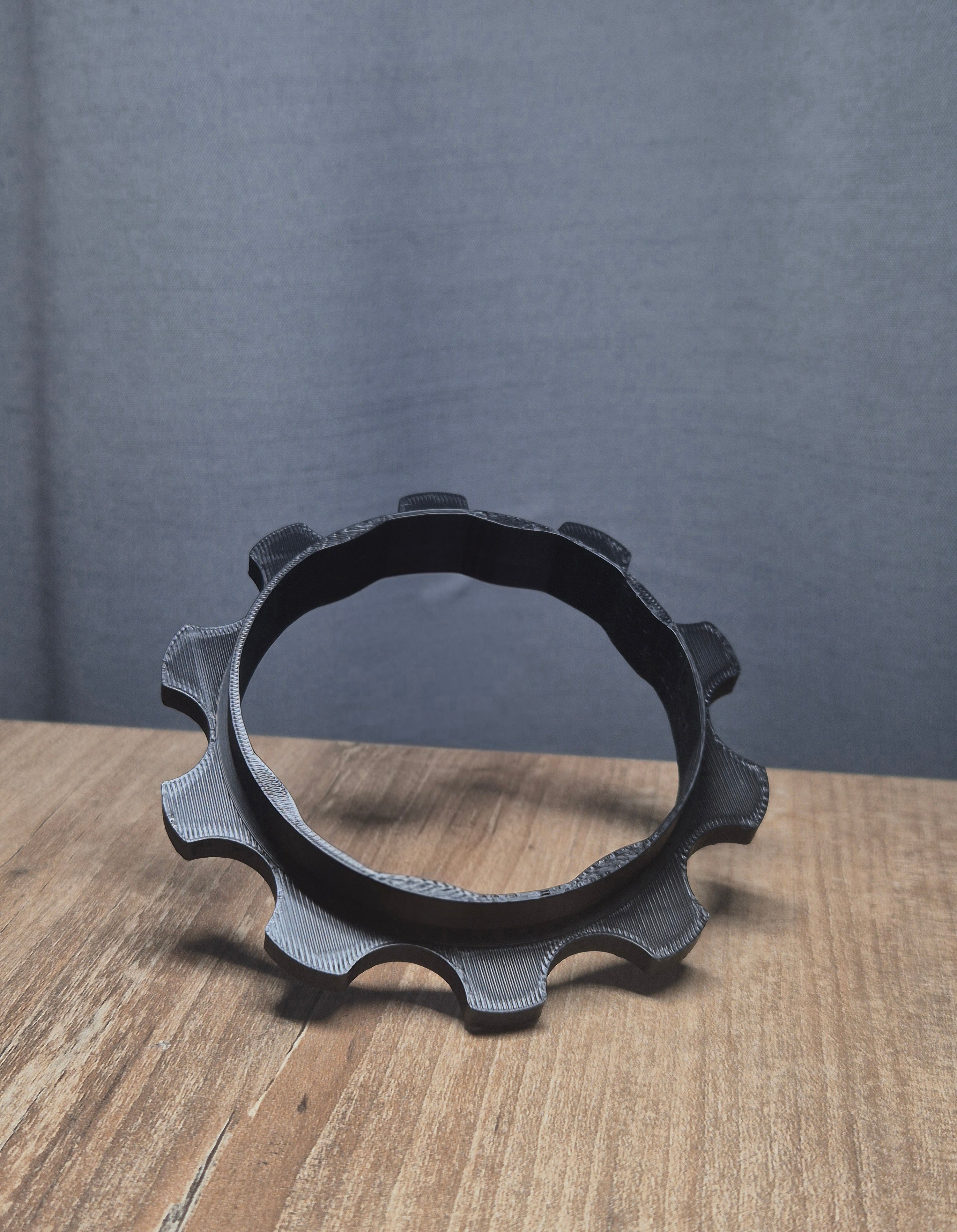 Zbliżenie na precyzyjny druk 3D adaptera QR Forcemaster do SF1000, widok konstrukcji wzmacniającej.